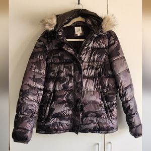 Gap pimaloft puffer jacket with faux fur trim